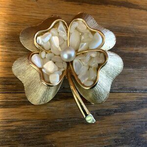 Vintage Gold Tone Clover Brooch With Mother Of Pearl Inlay